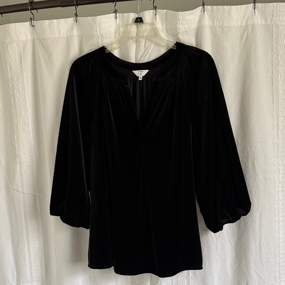 Crown & Ivy Black Gathered Blouse